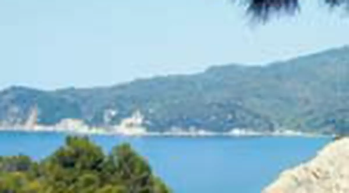 Cu 219 &euro; vizitati Insula Skiathos