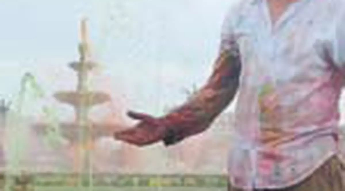 El a colorat apa din fantani