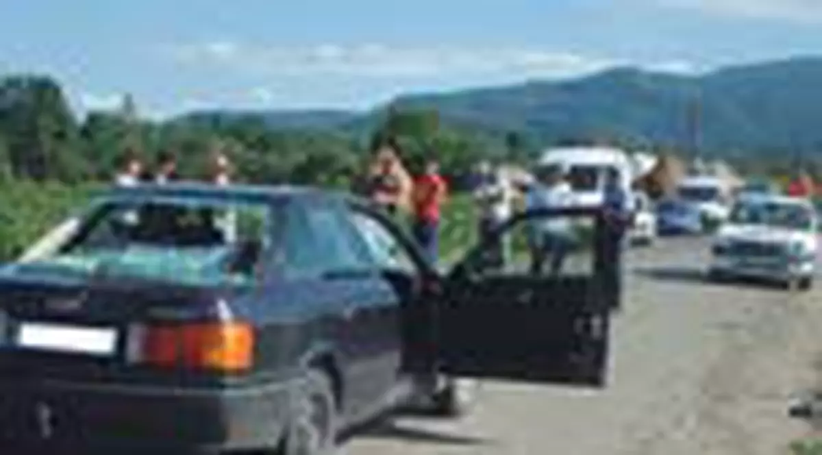 A trecut prin parbrizul si prin luneta acestei masini