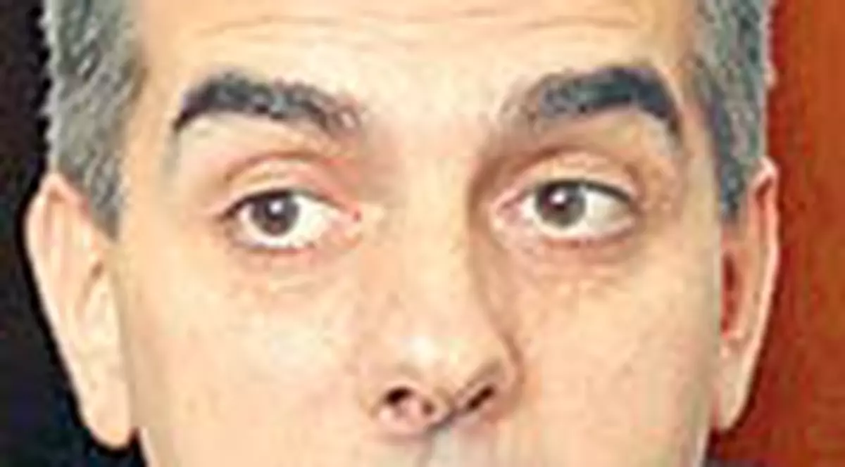 Nicolaescu, multumit de salariile medicilor 