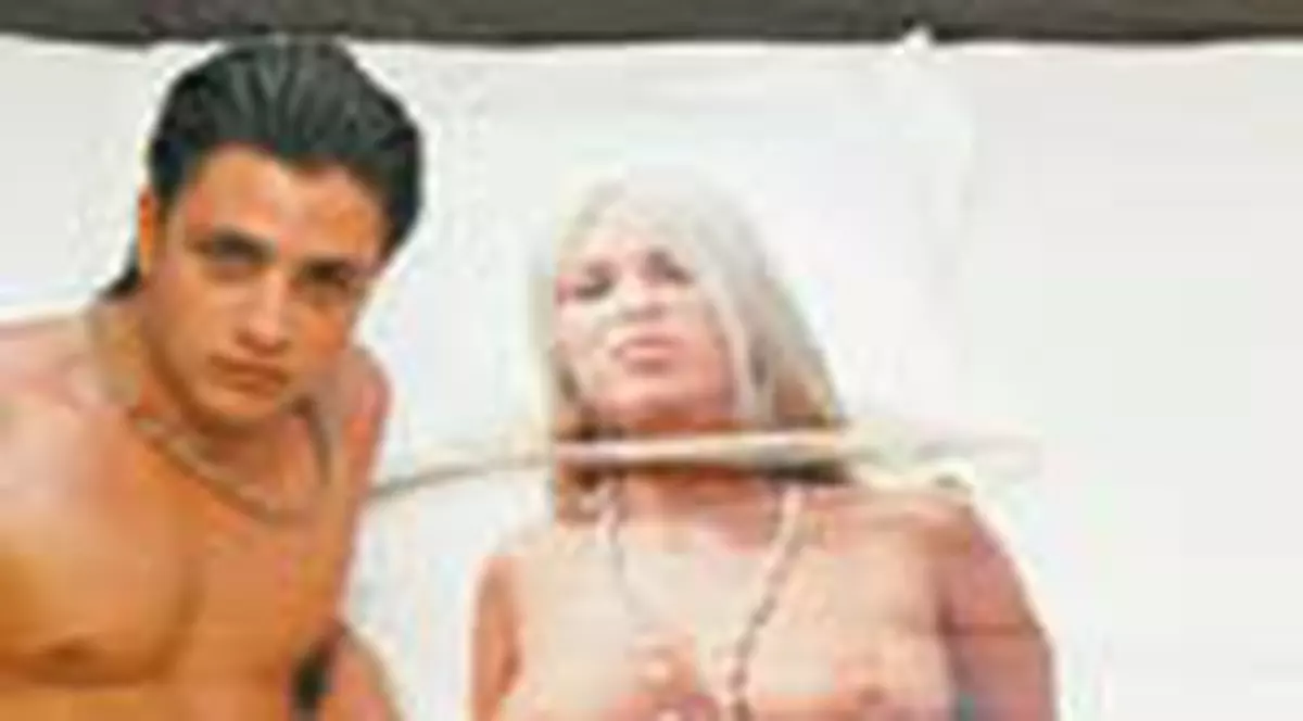 El doarme cu Simona-Sensual in pat!