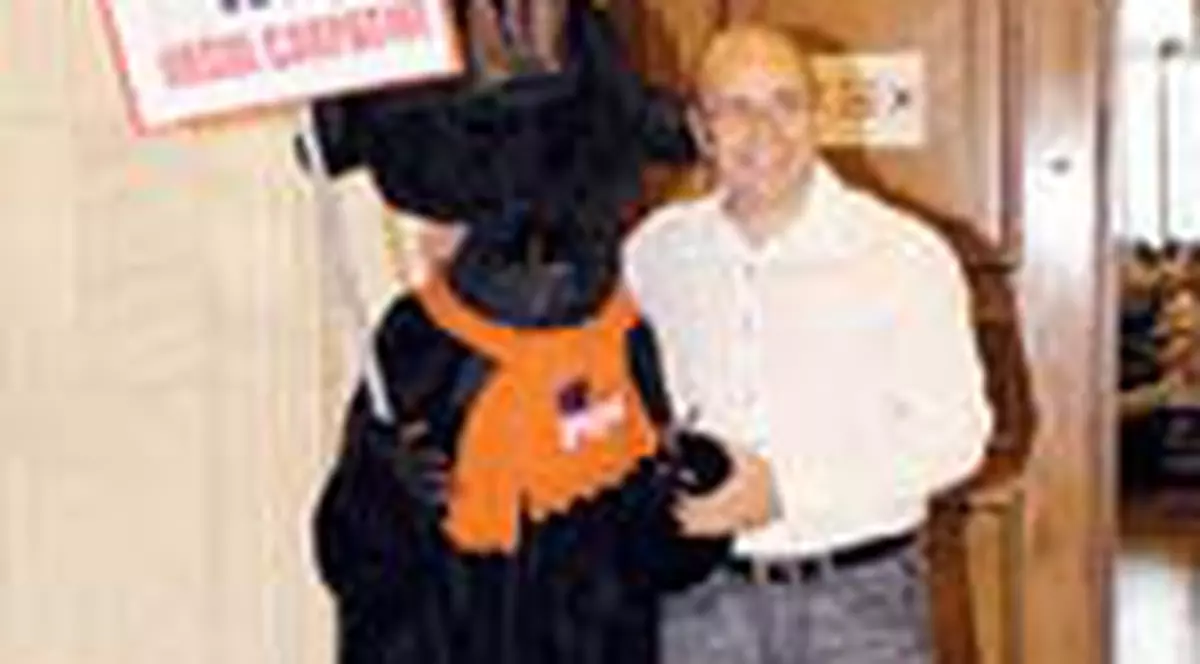 Partidul lui Gusa are mascota un urs 