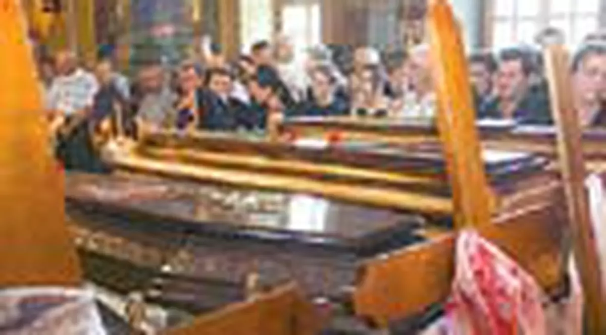 Nuntasii morti in accidentul din Dambovita, inmormantati