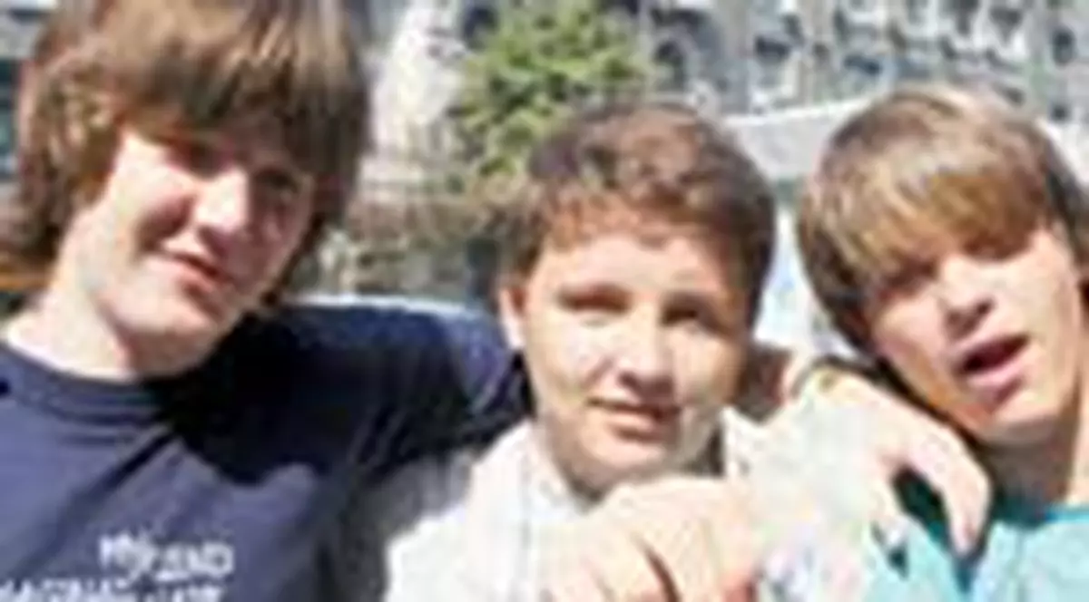 Tu cati bani dai pe distractie?