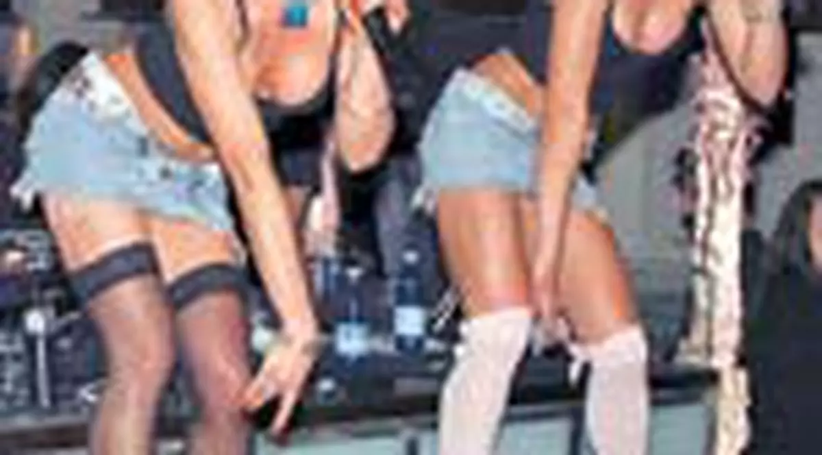 Cheeky Girls, sfatuite sa-si puna silicoane in America