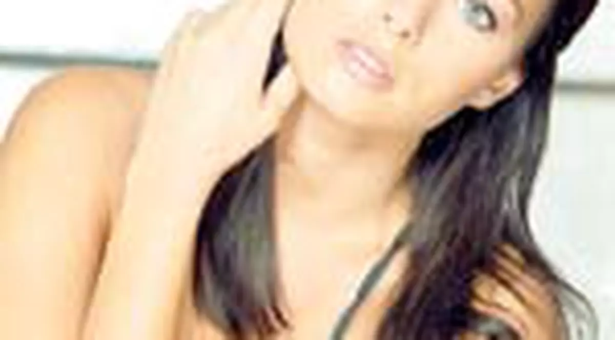 Laura Cosoi s-a facut satena