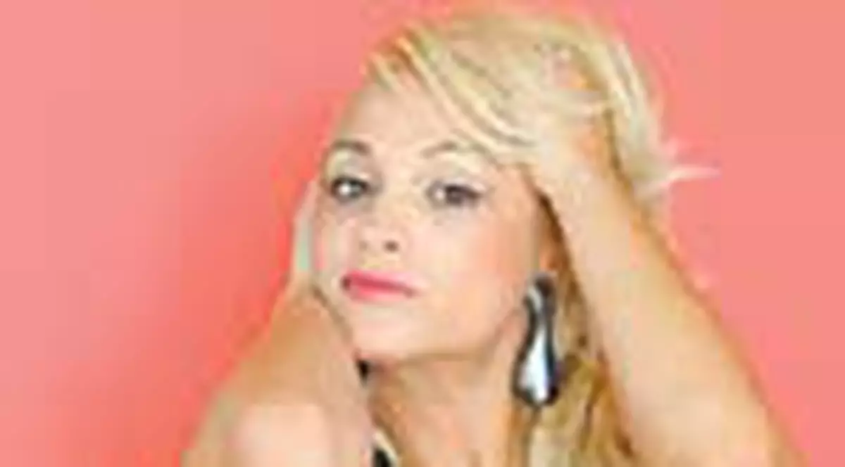 Stefania canta pop chinezesc