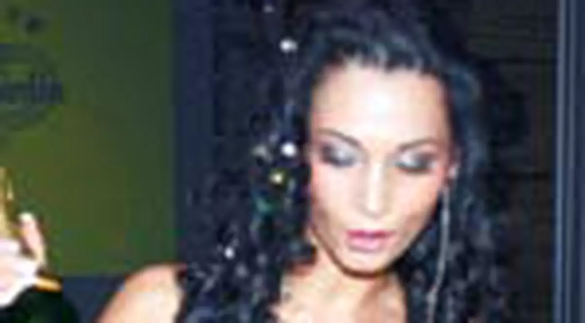 Cat costa sa-ti cante o vedeta la ureche?