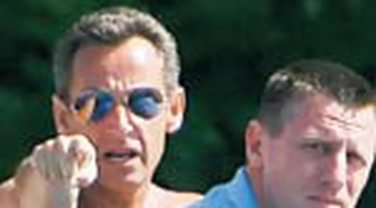 Nicolas Sarkozy: 'Lasati-ma in pace, mai neghiobilor!'