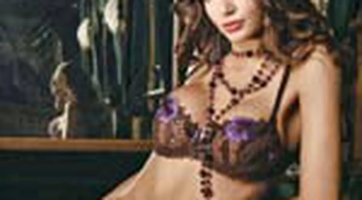 Monica Columbeanu face reclama la 'Bordel'