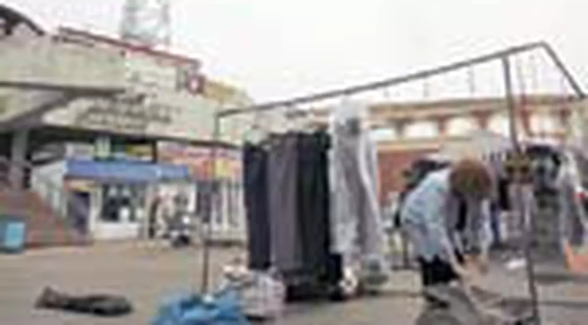 Bazar in fata stadionului