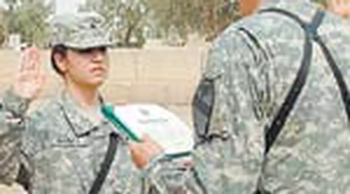 Doi romani uimesc armata americana