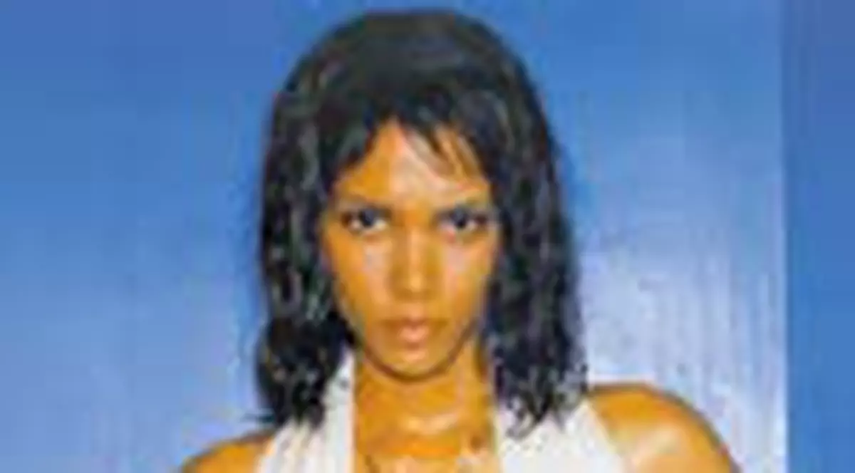 Halle Berry este amenintata cu moartea de un rasist