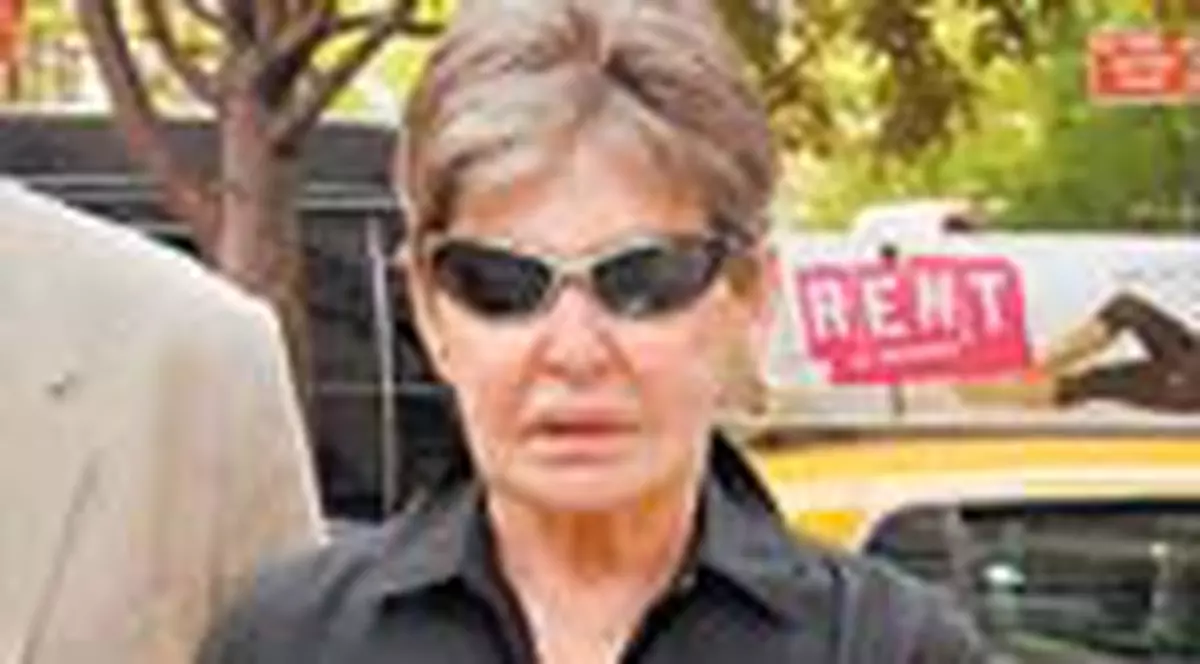 Cere daune de 12 milioane $