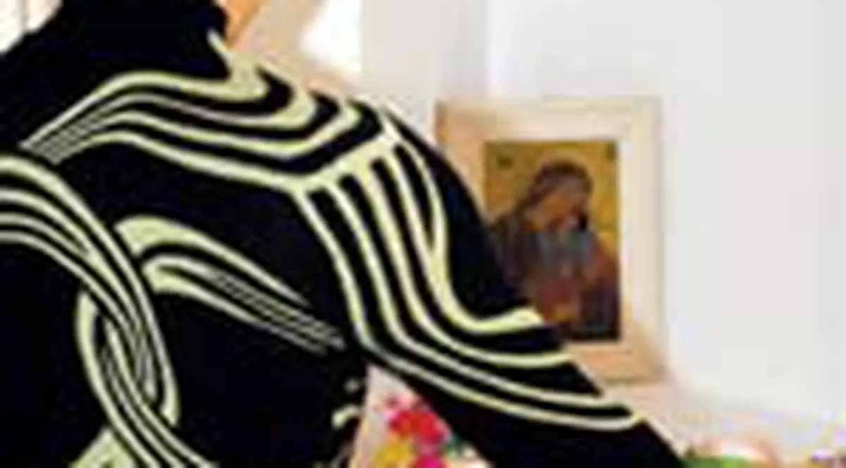 'Sotul mi-a scos dintii'