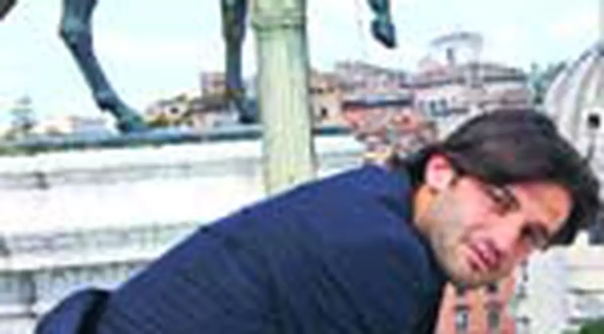 Chivu isi inchiriaza casa de la Roma