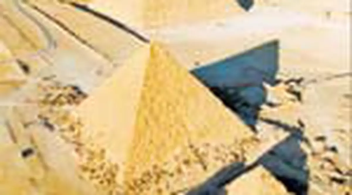 Mormant comun intr-o piramida de 488 de metri