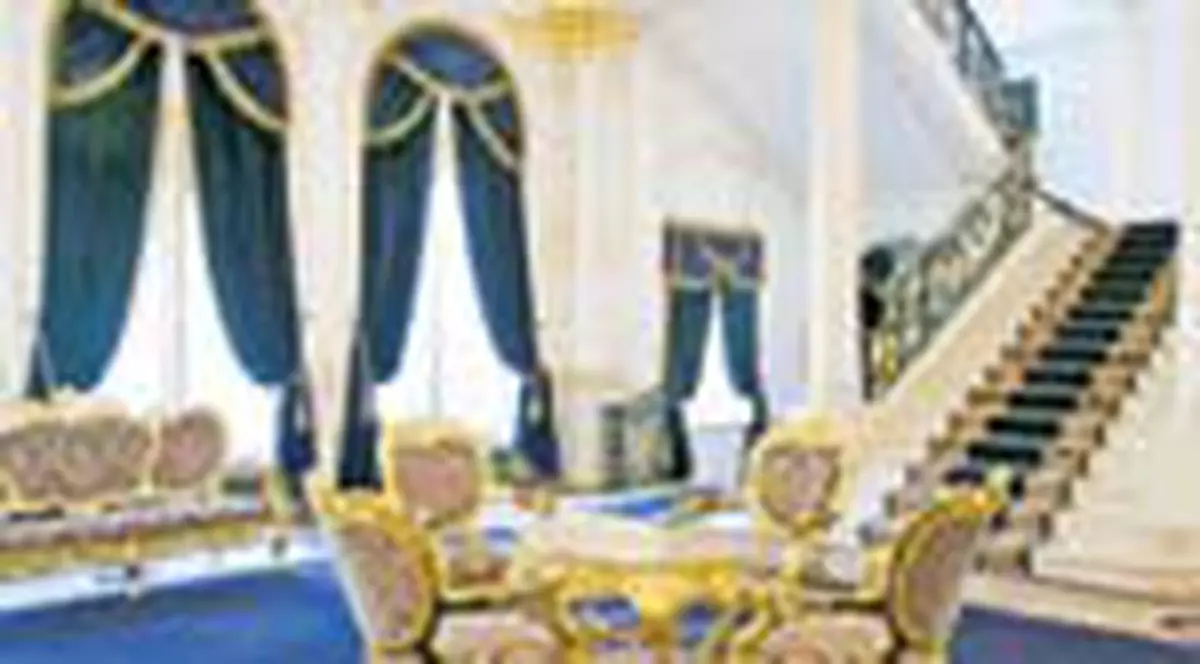 Bine ati venit in palatul lui Becali! 