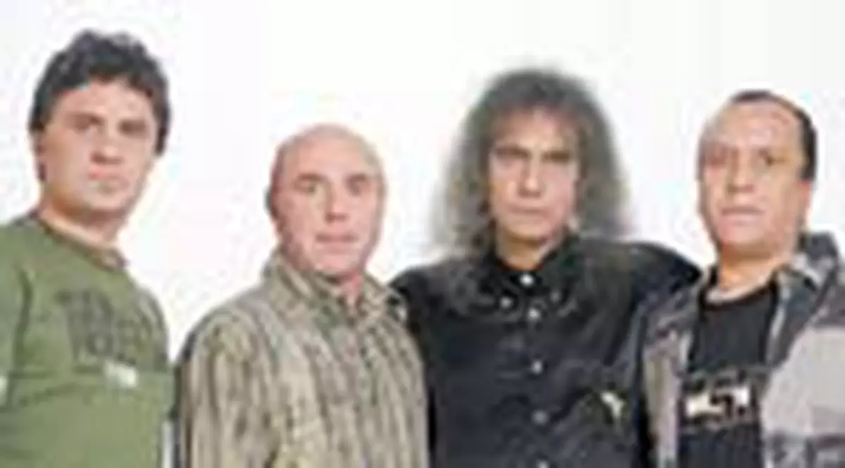 Trupa Iris, decorata de Traian Basescu