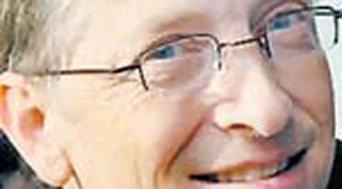 Bill Gates, fara bani?