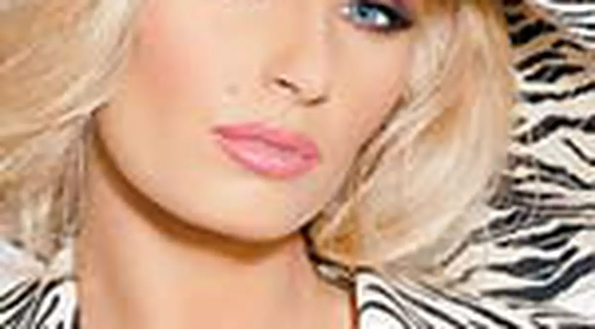 Andreea Banica isi scrie biografia