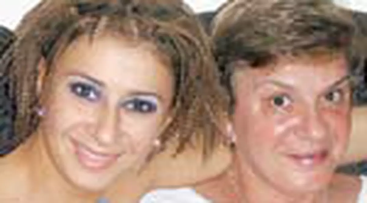 Ana Maria Prodan ii canta mamei de ziua ei