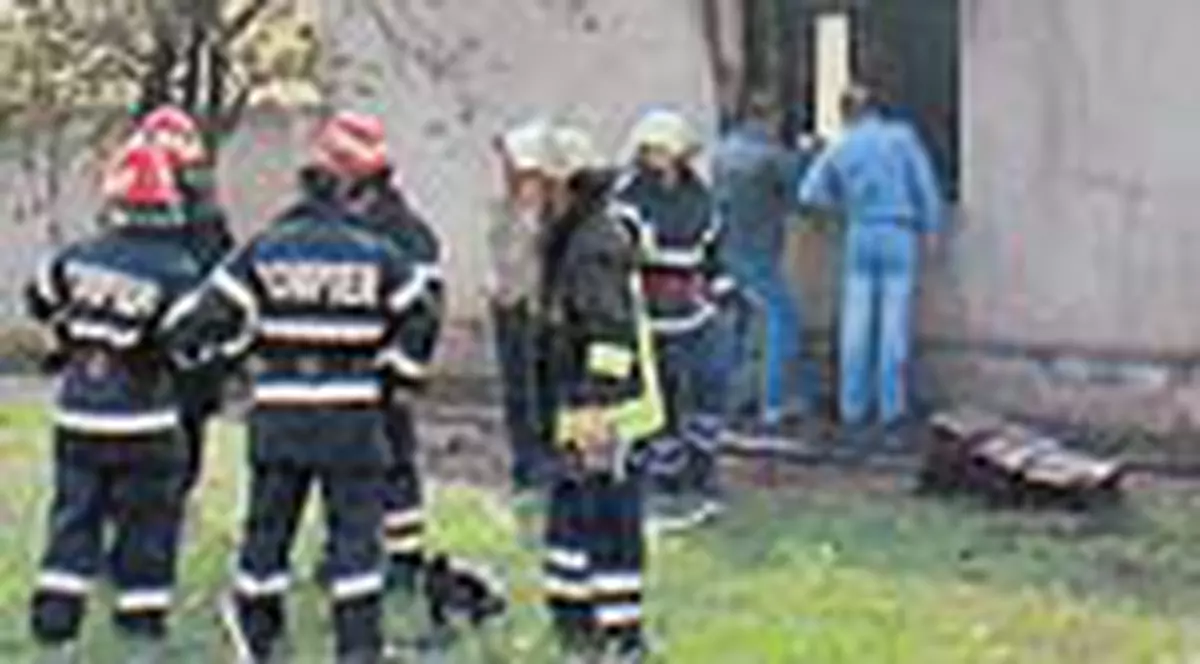 Un sugar legat de pat a murit carbonizat