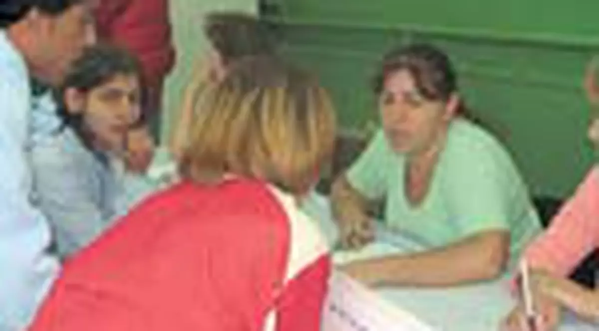 Tinerii orfani s-au batut pe posturile de ospatari