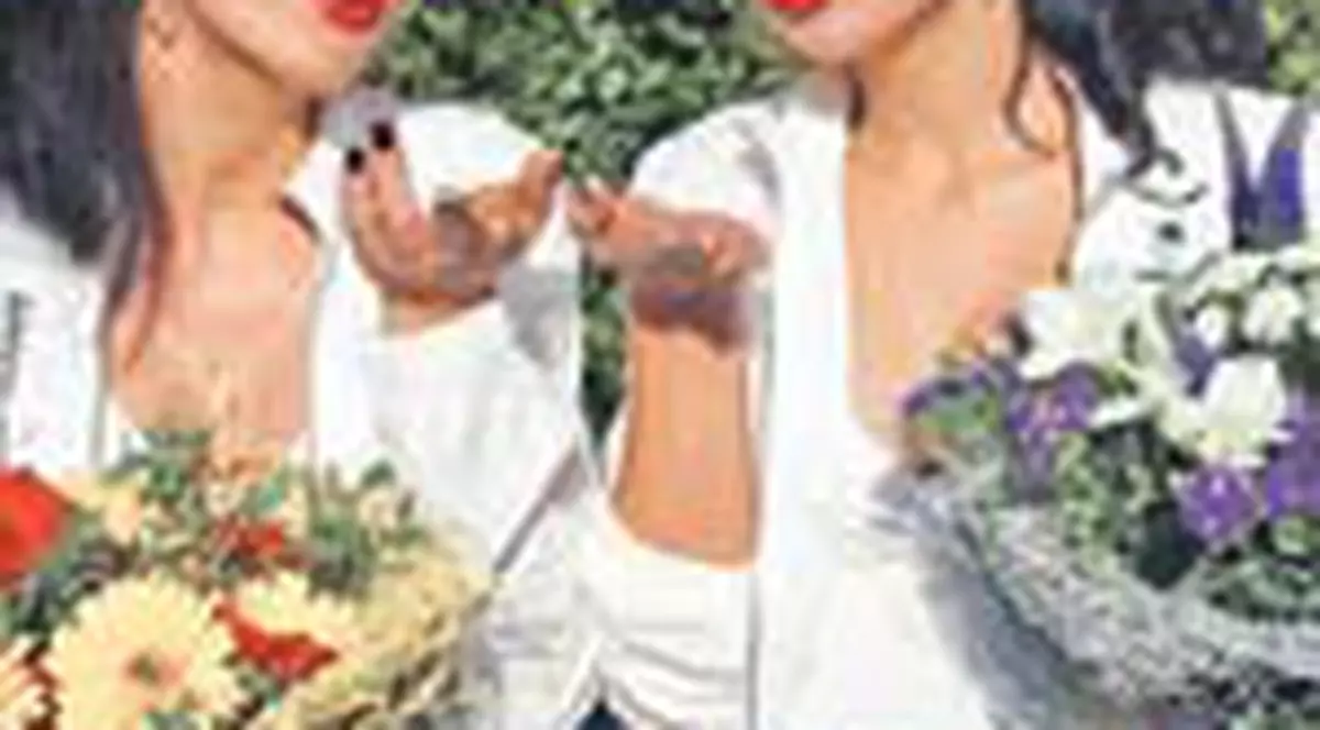 Cheeky Girls merg la scoala de soferi