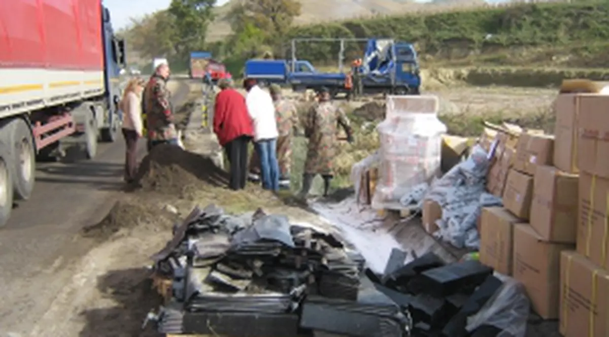 Ora 18.30: TIR care transporta acumulatori, rasturnat in judetul Sibiu