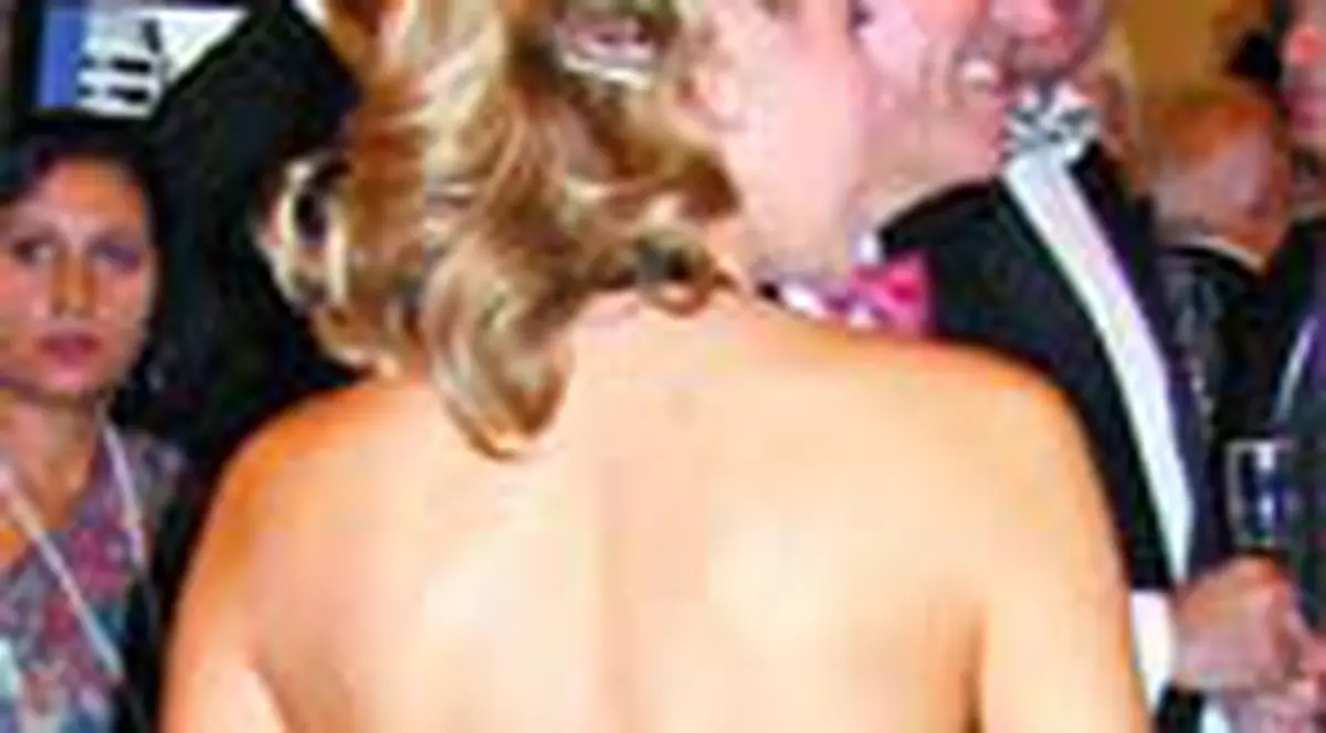 Ioana Tariceanu si-a etalat spatele gol