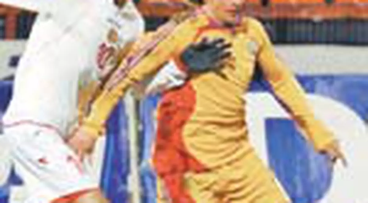 'Manjii' defileaza spre Euro