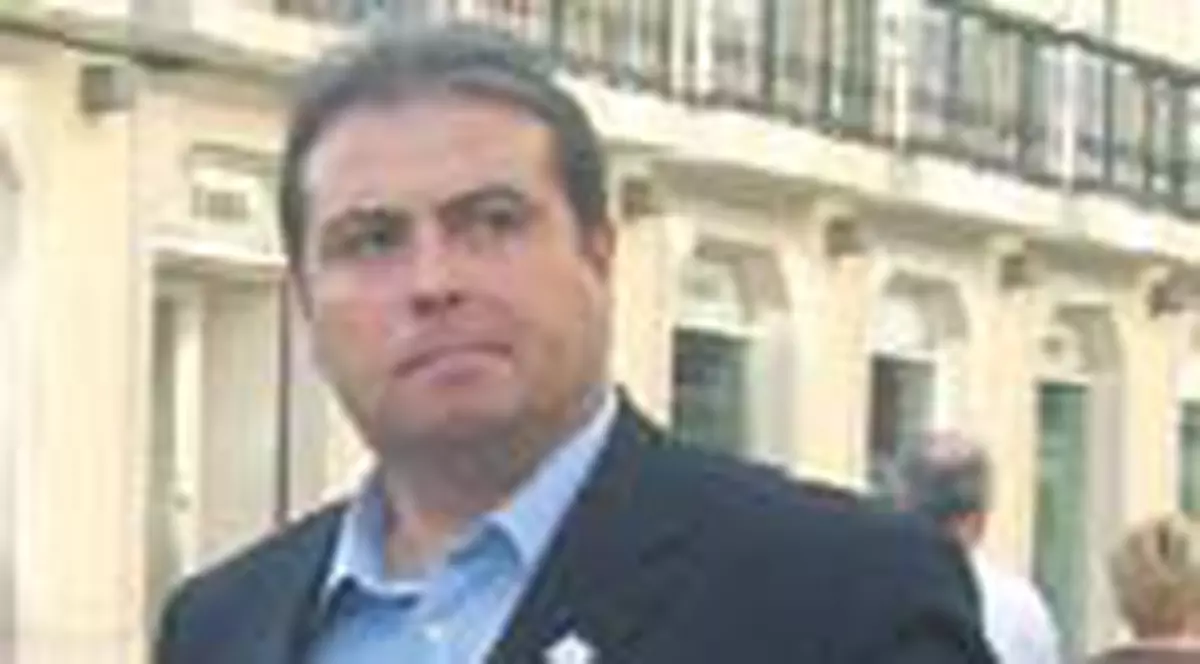 Acuzat ca si-a parasit copilul pentru amanta