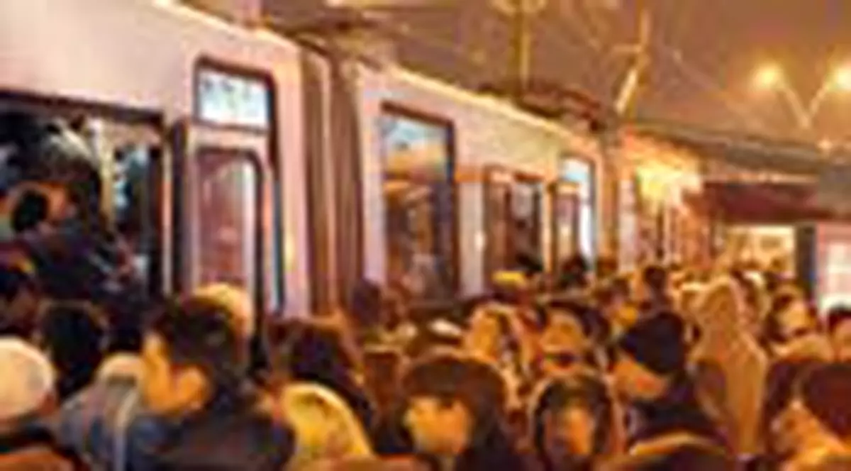 Se calca in picioare in statia tramvaiului 41