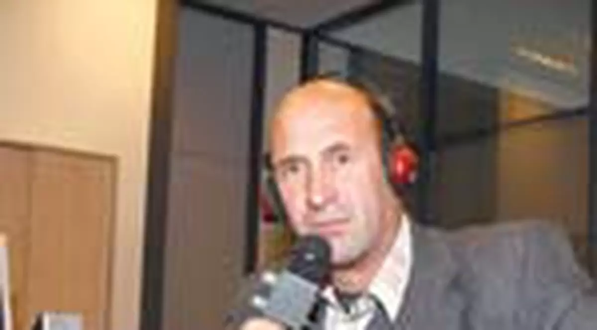 Microfonul care canta singur