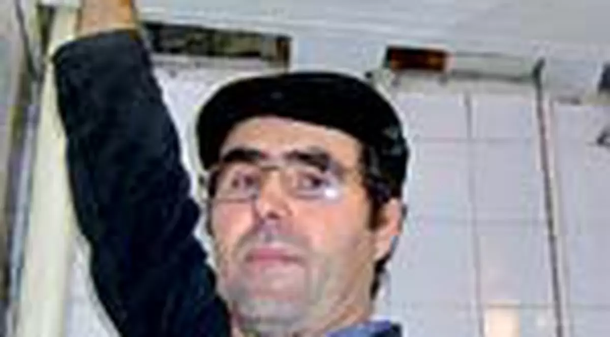 Fetus mort, in tavanul camerei de hotel