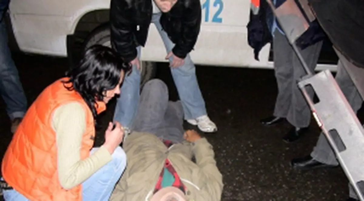 Ora 19.00: Lovit de o motocicleta pe trecerea de pietoni