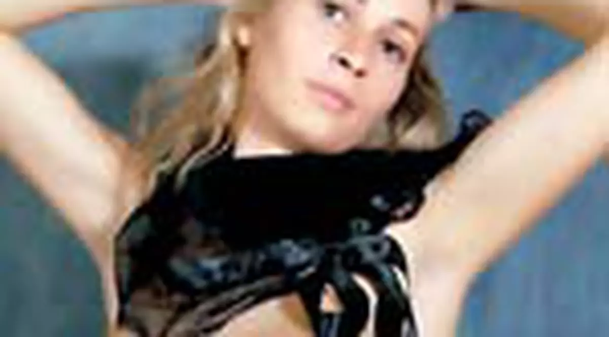 'Ma dezbrac pentru Romania'