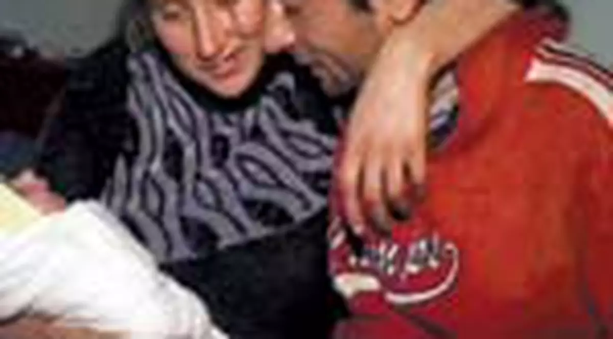 Doi frati s-au casatorit si au facut un copil 