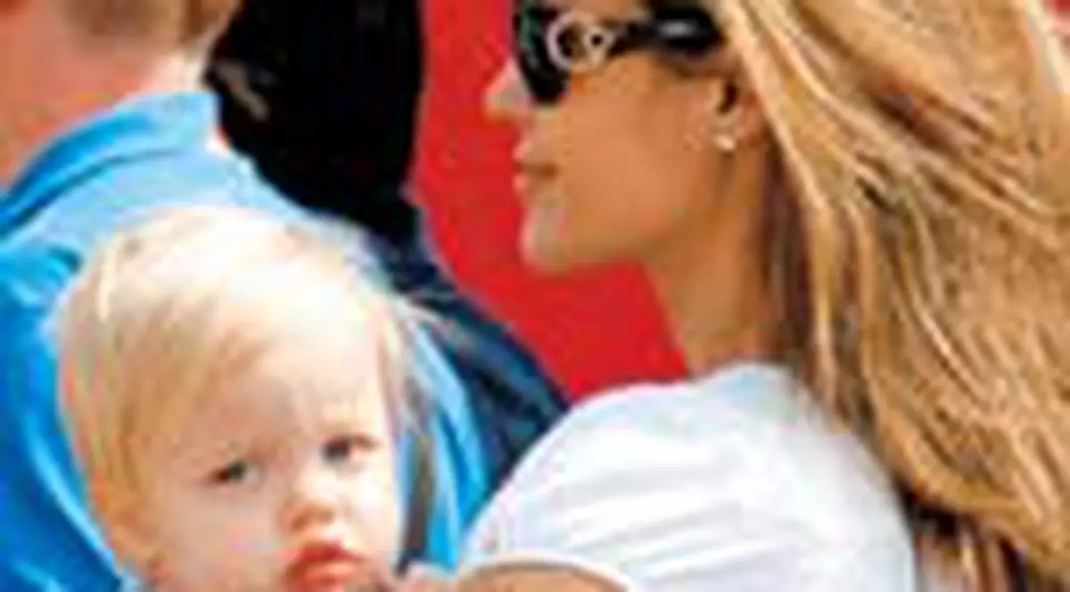 Milioane de dolari pe poze cu bebe-VIP