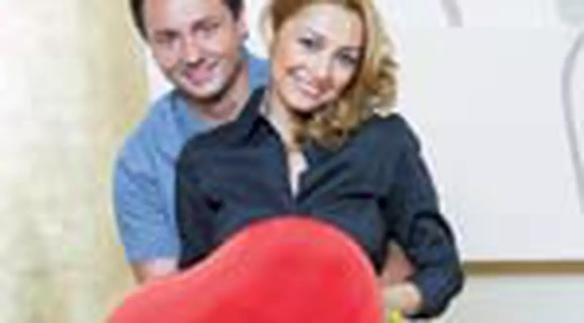 Andra il hraneste pe Maruta cu salata si spanac