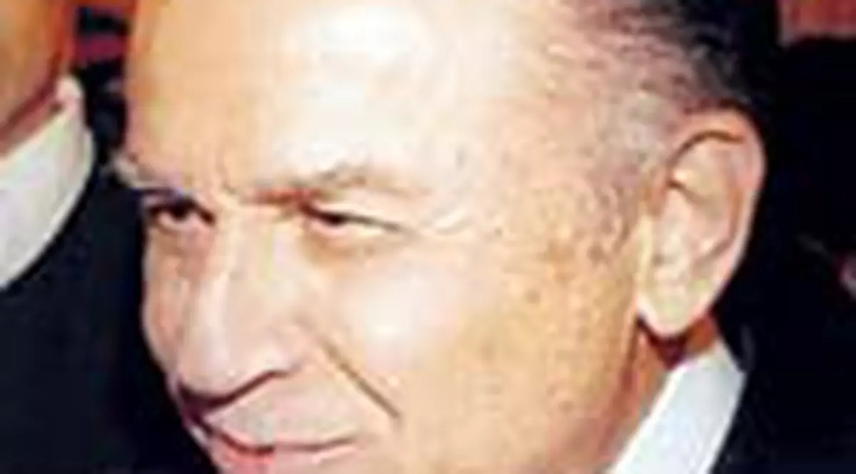 Ion Iliescu: 'Esti o puslama' Nica Leon: 'Bai, vierme!'