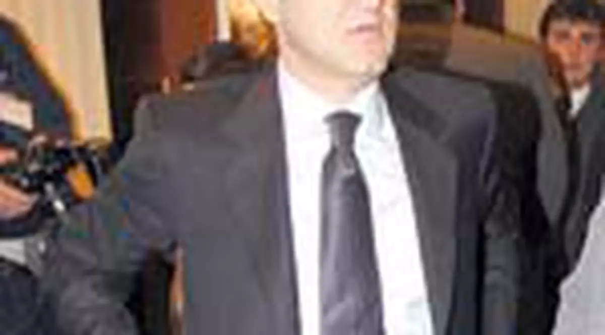 Gigi bate in retragere