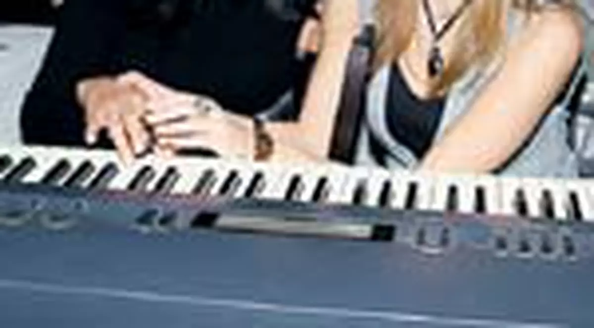 Patruleasa ia lectii de clape de la ziarista Libertatii 