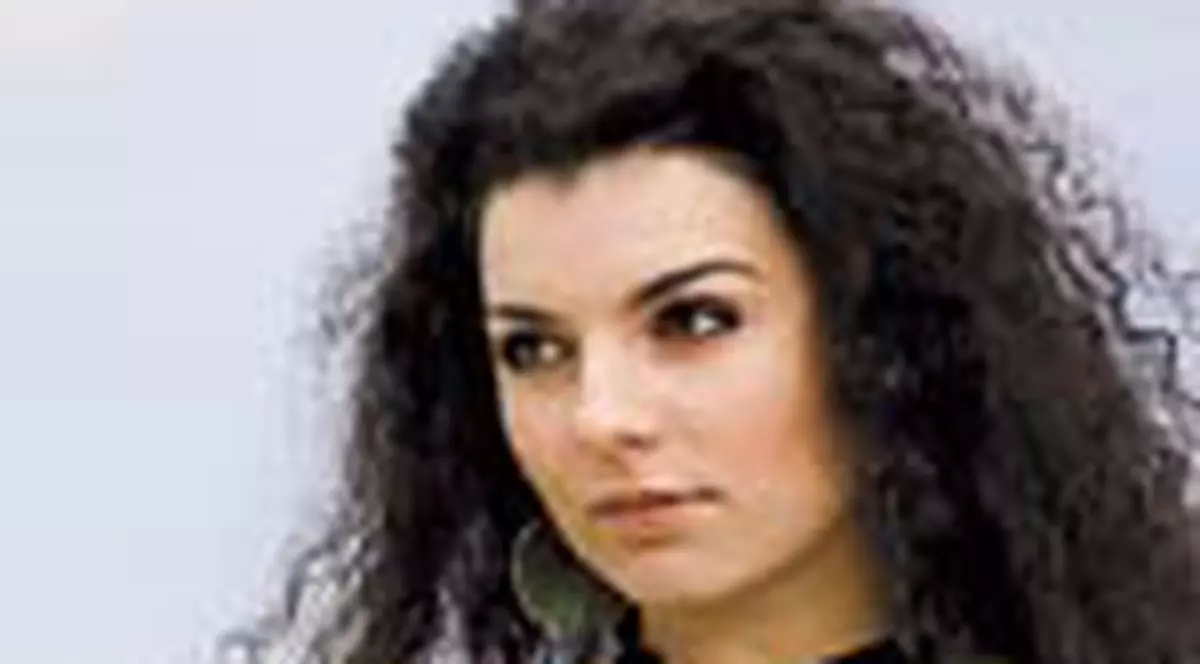 Elena de la Etnic invata sa inoate