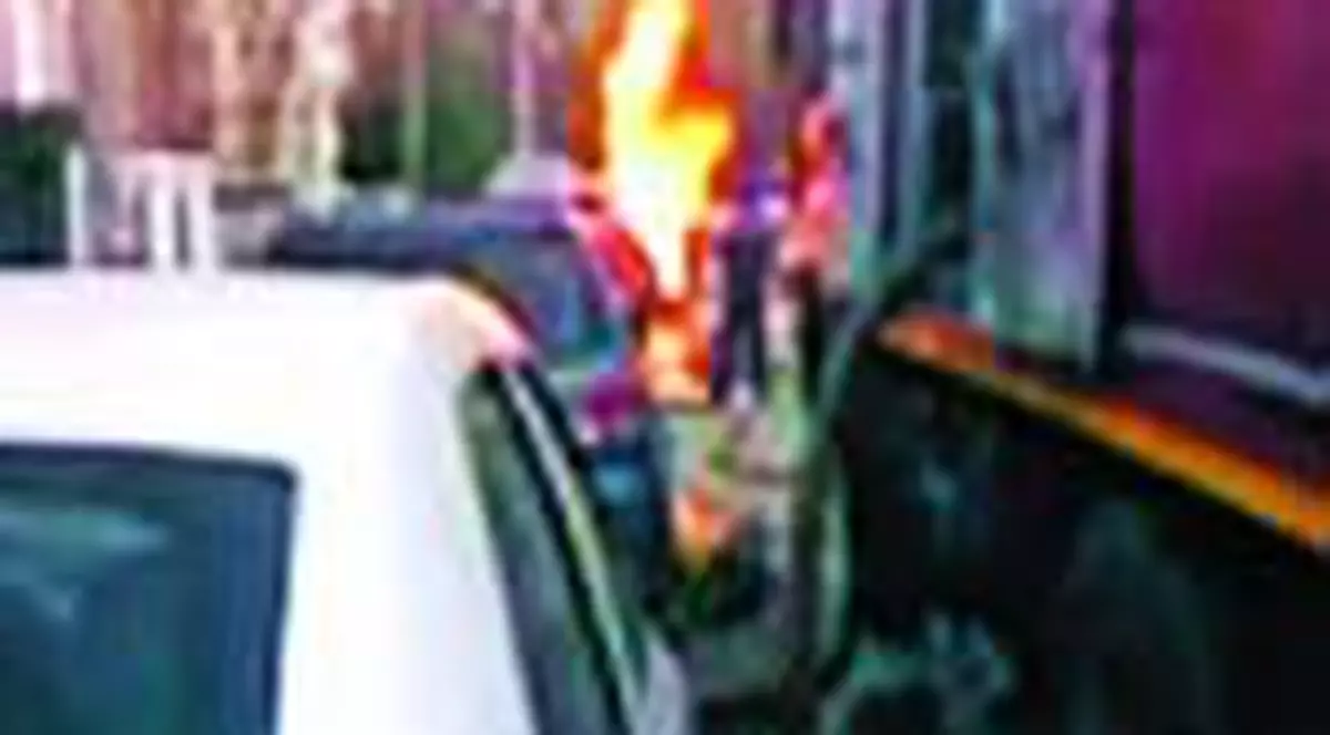 Flacara de sapte metri la o conducta de gaze