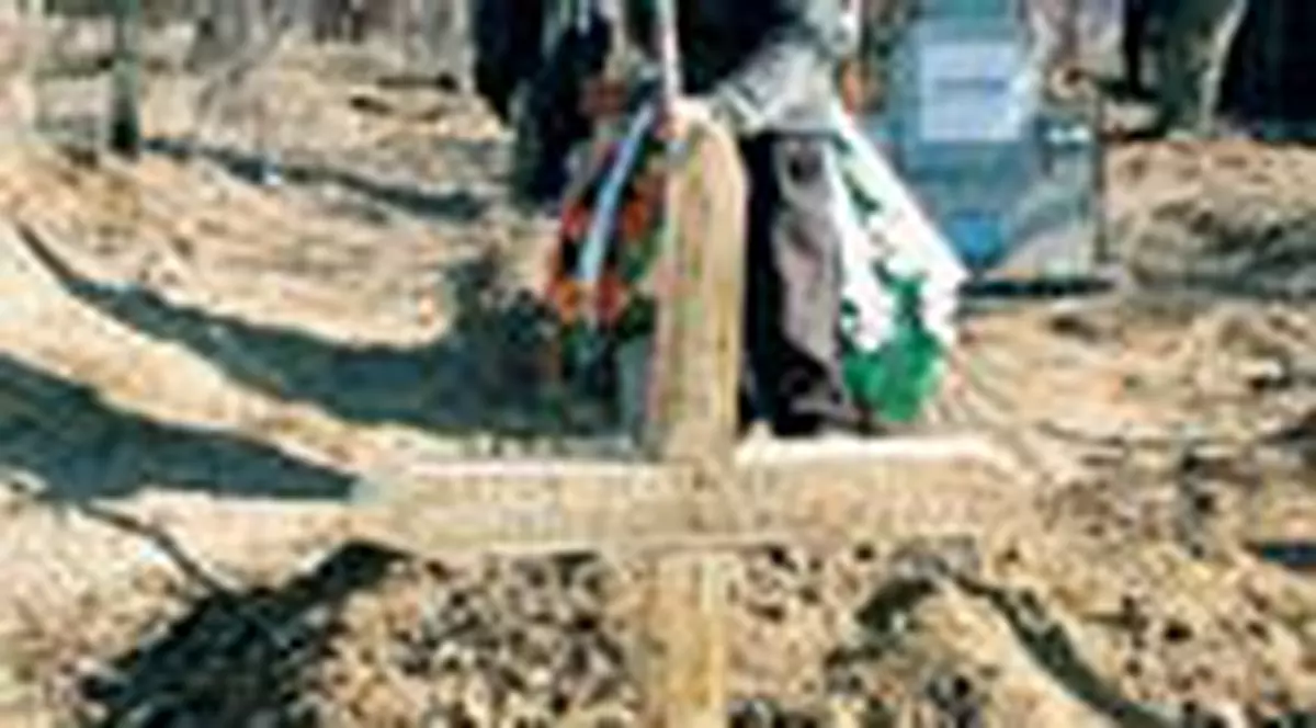 Copilul mort de foame a fost ingropat