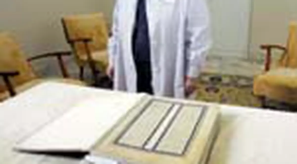 Vaticanul vrea scumpa carte a  Romaniei ?