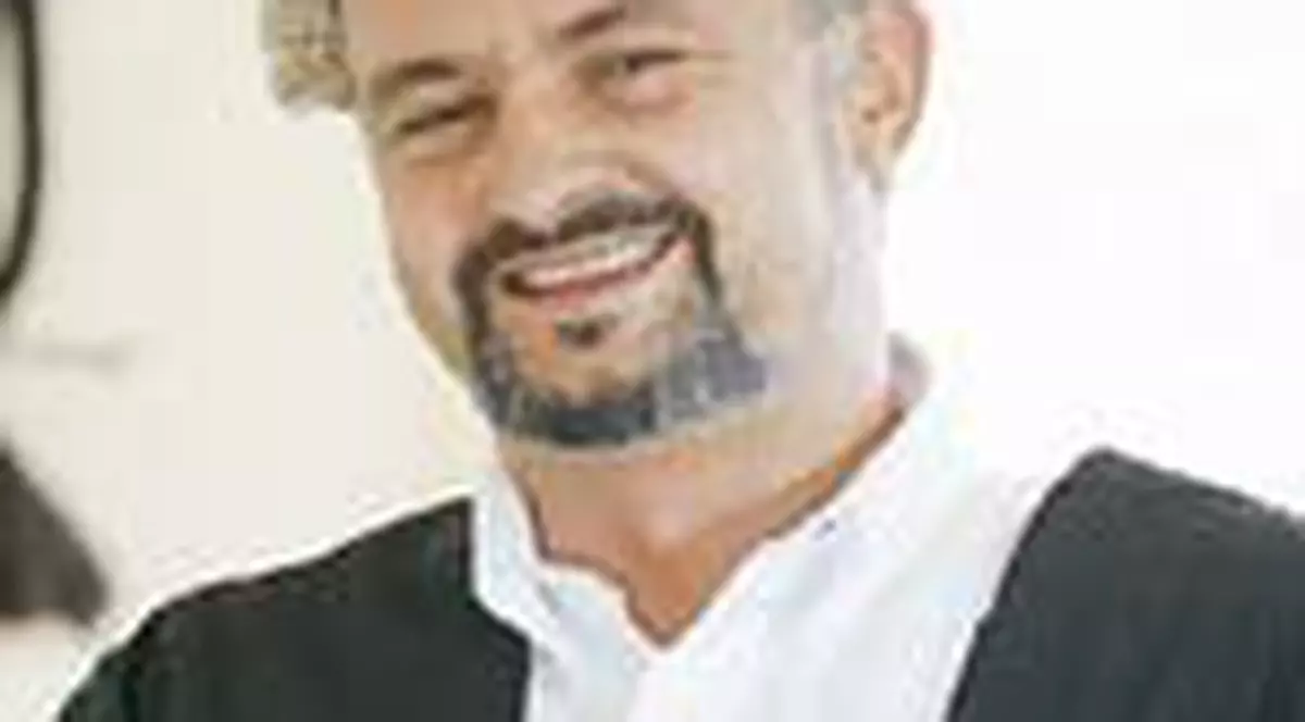 El e primul avocat roman din Noua Zeelanda