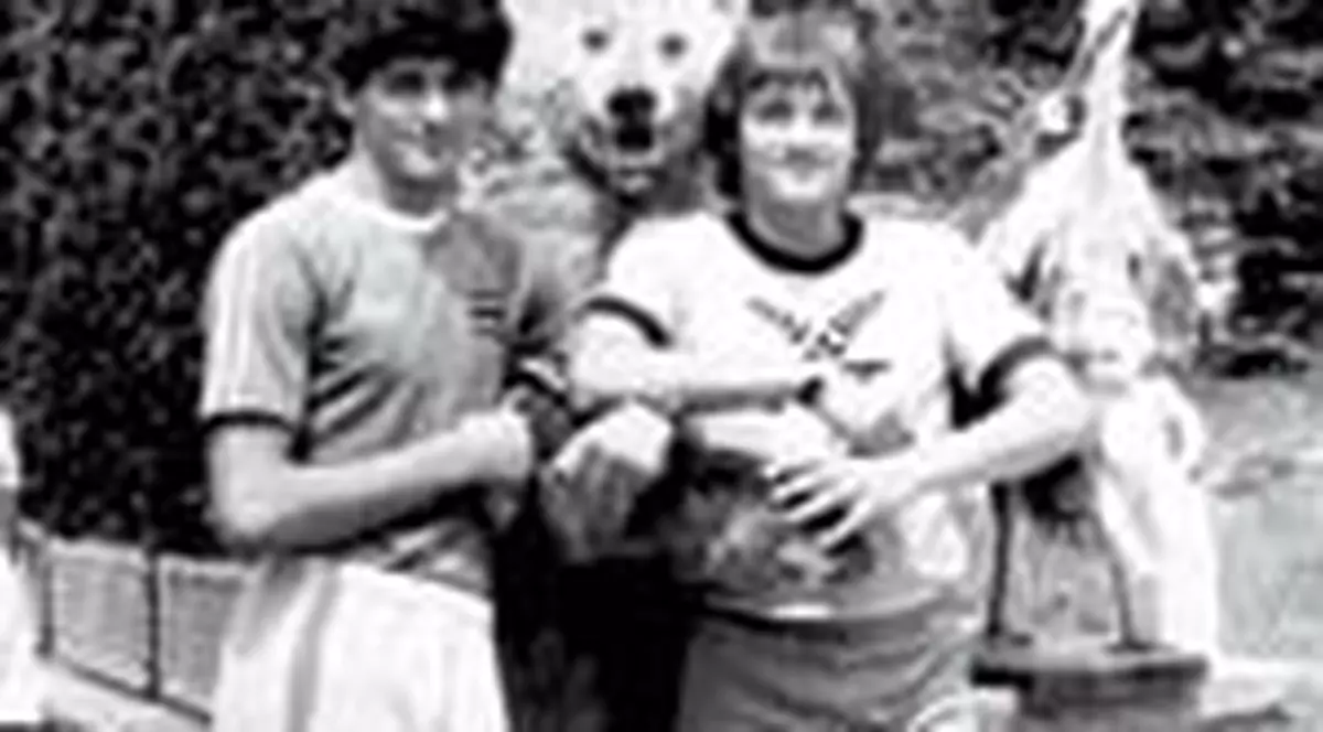 'Ma bateam cu Hagi pe femei'